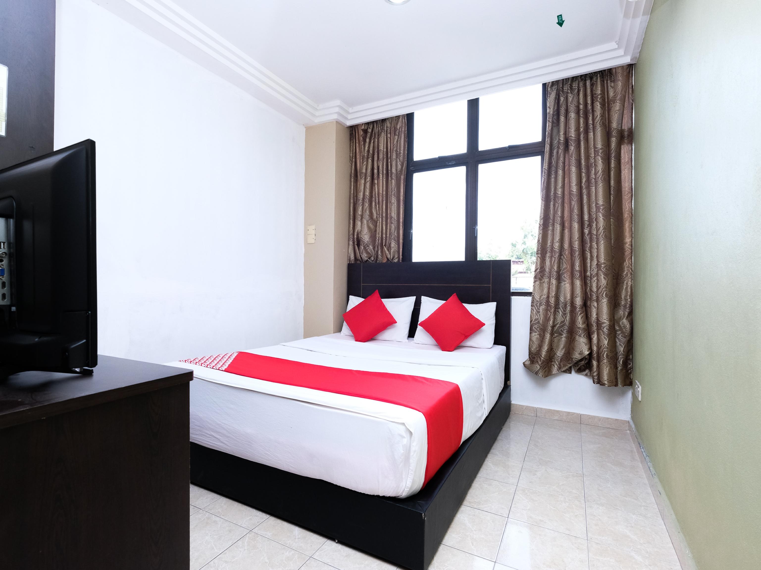 OYO 717 Mr J Hotel Wakaf Che Yeh 2 Buitenkant foto
