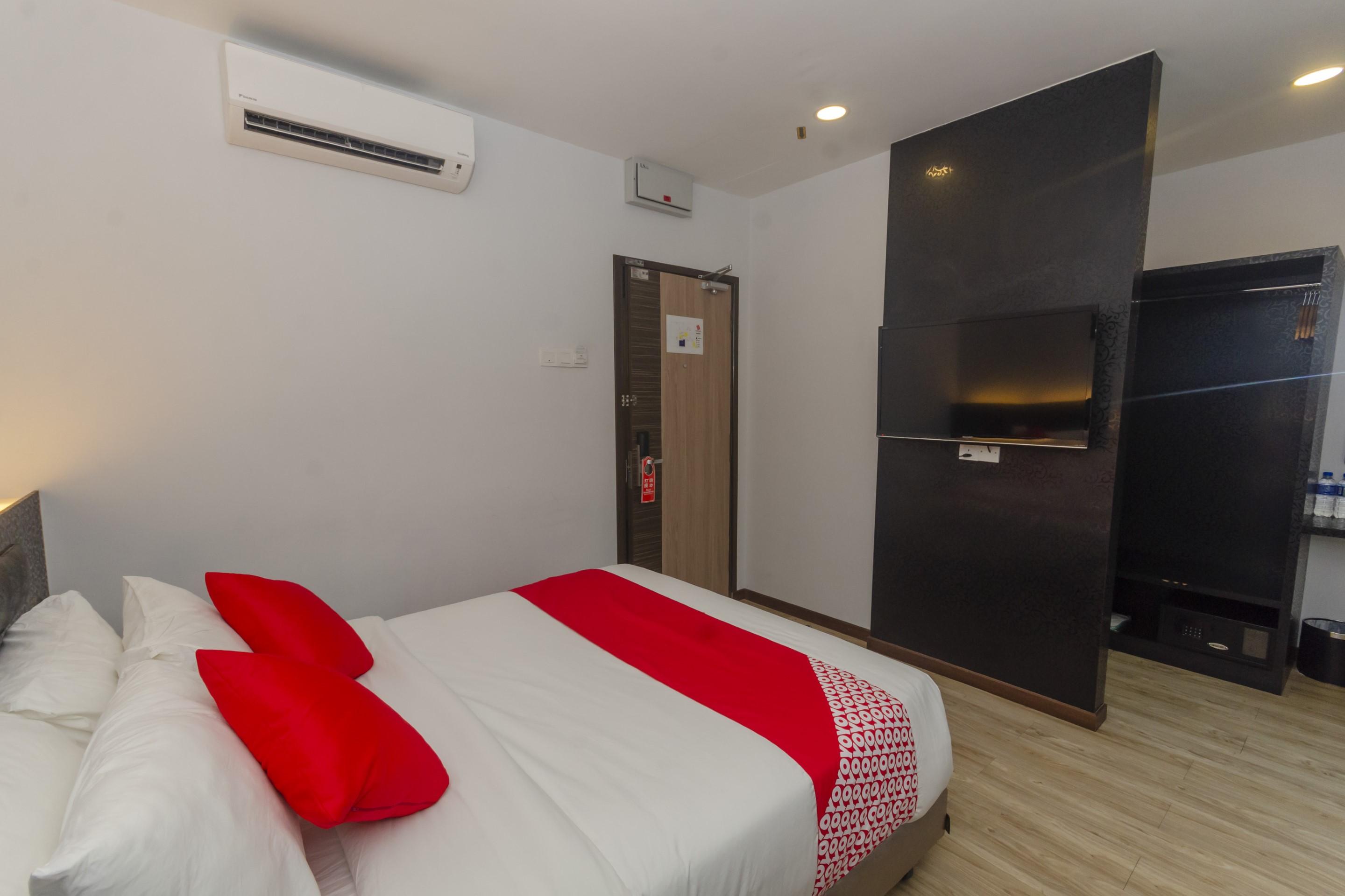 OYO 717 Mr J Hotel Wakaf Che Yeh 2 Buitenkant foto