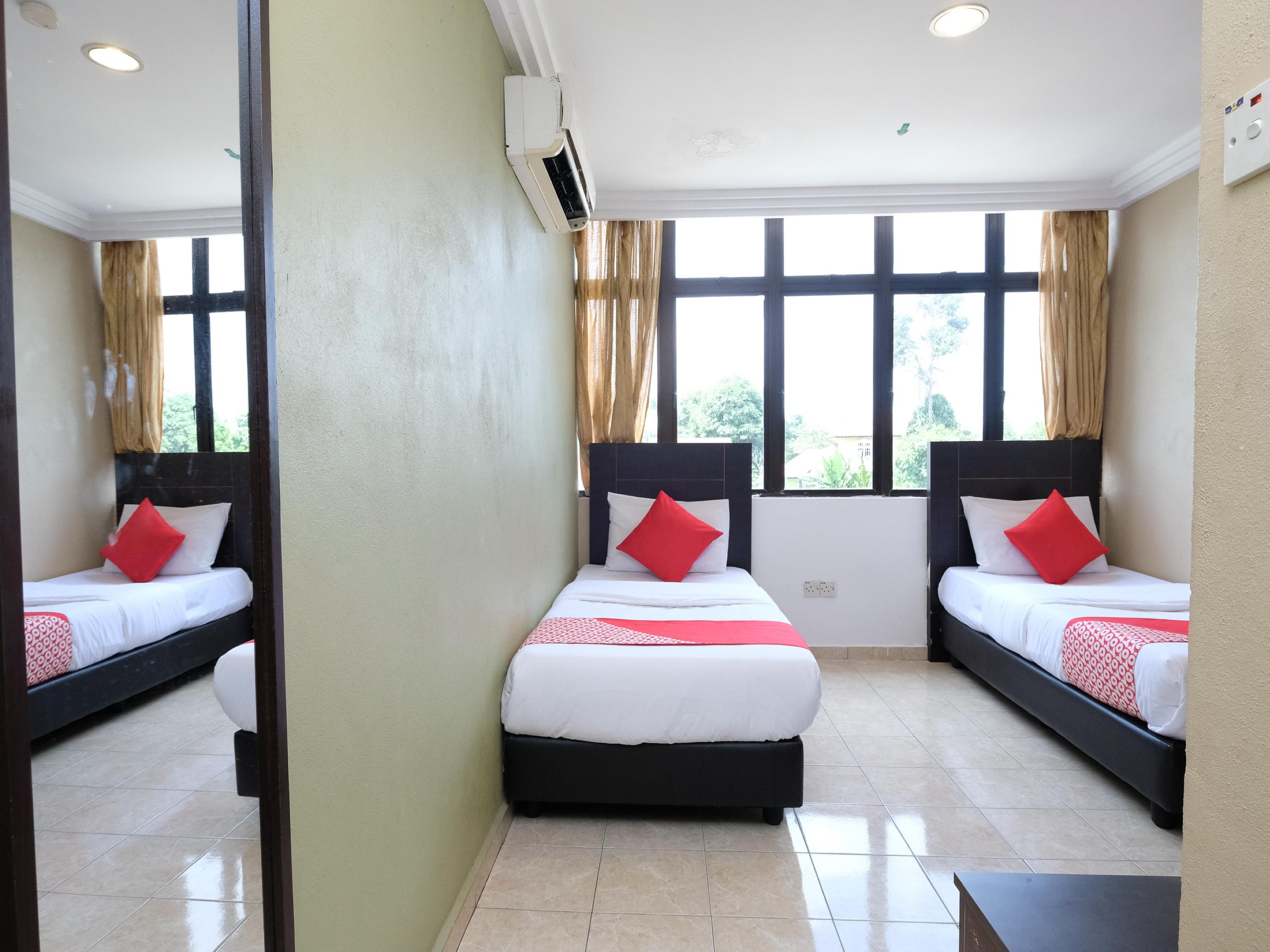 OYO 717 Mr J Hotel Wakaf Che Yeh 2 Buitenkant foto
