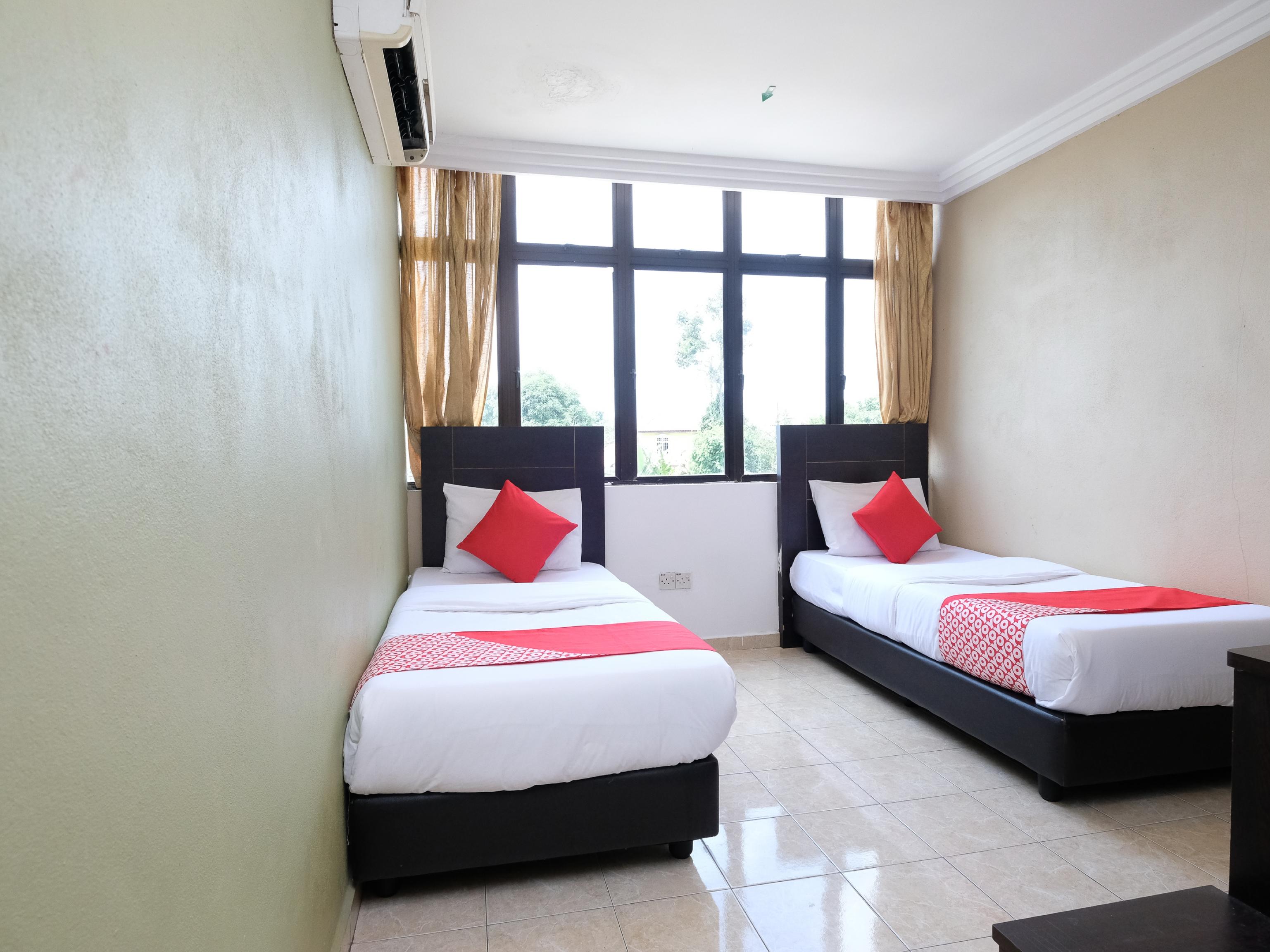 OYO 717 Mr J Hotel Wakaf Che Yeh 2 Buitenkant foto