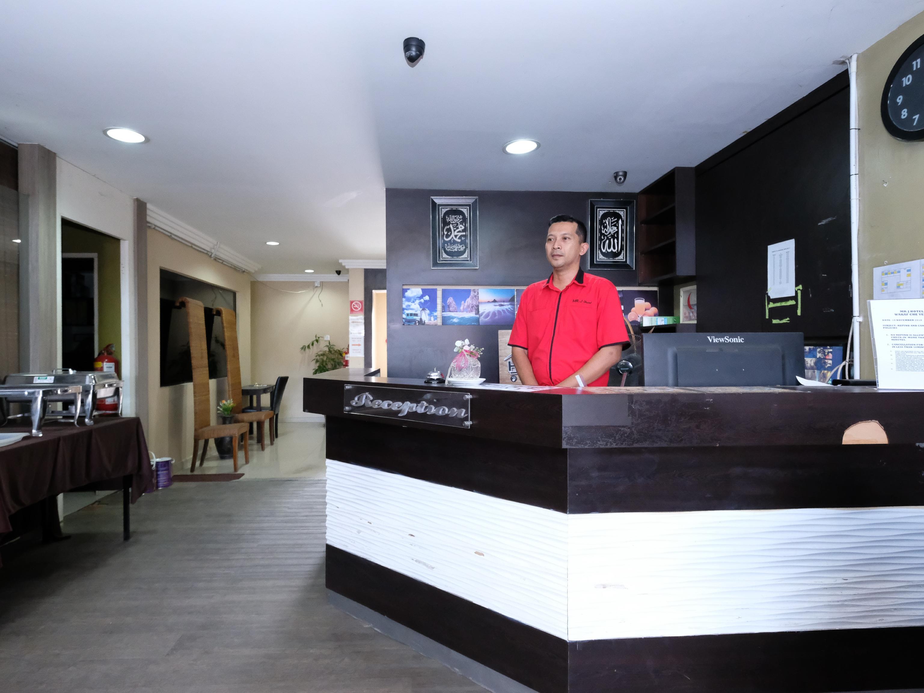 OYO 717 Mr J Hotel Wakaf Che Yeh 2 Buitenkant foto