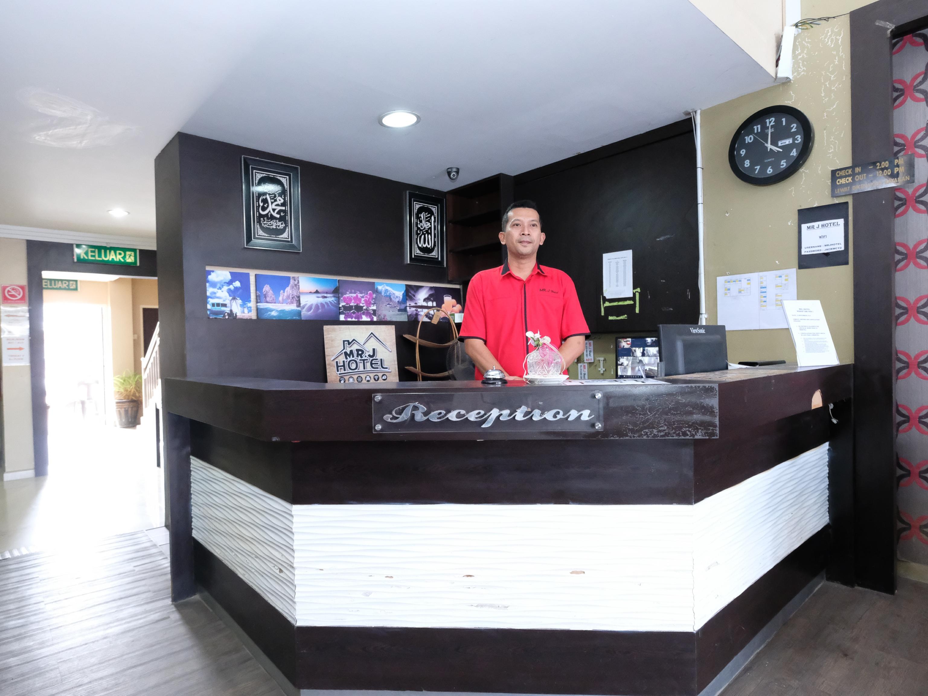 OYO 717 Mr J Hotel Wakaf Che Yeh 2 Buitenkant foto