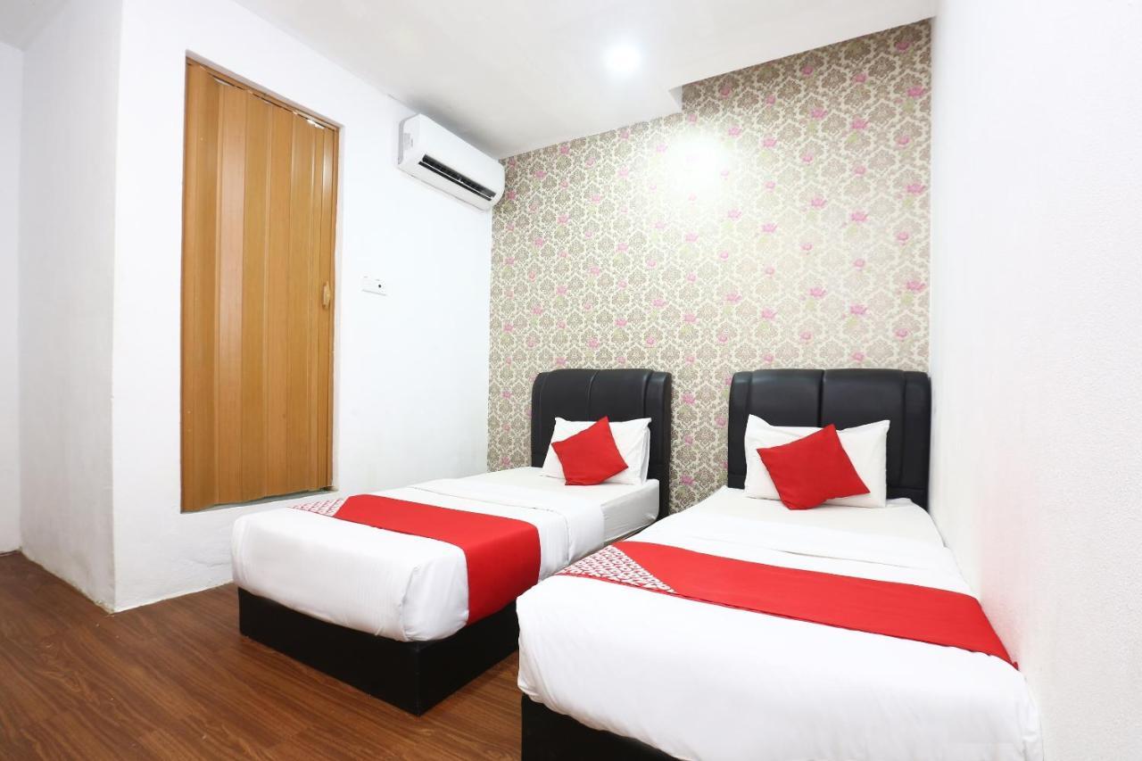 OYO 717 Mr J Hotel Wakaf Che Yeh 2 Buitenkant foto