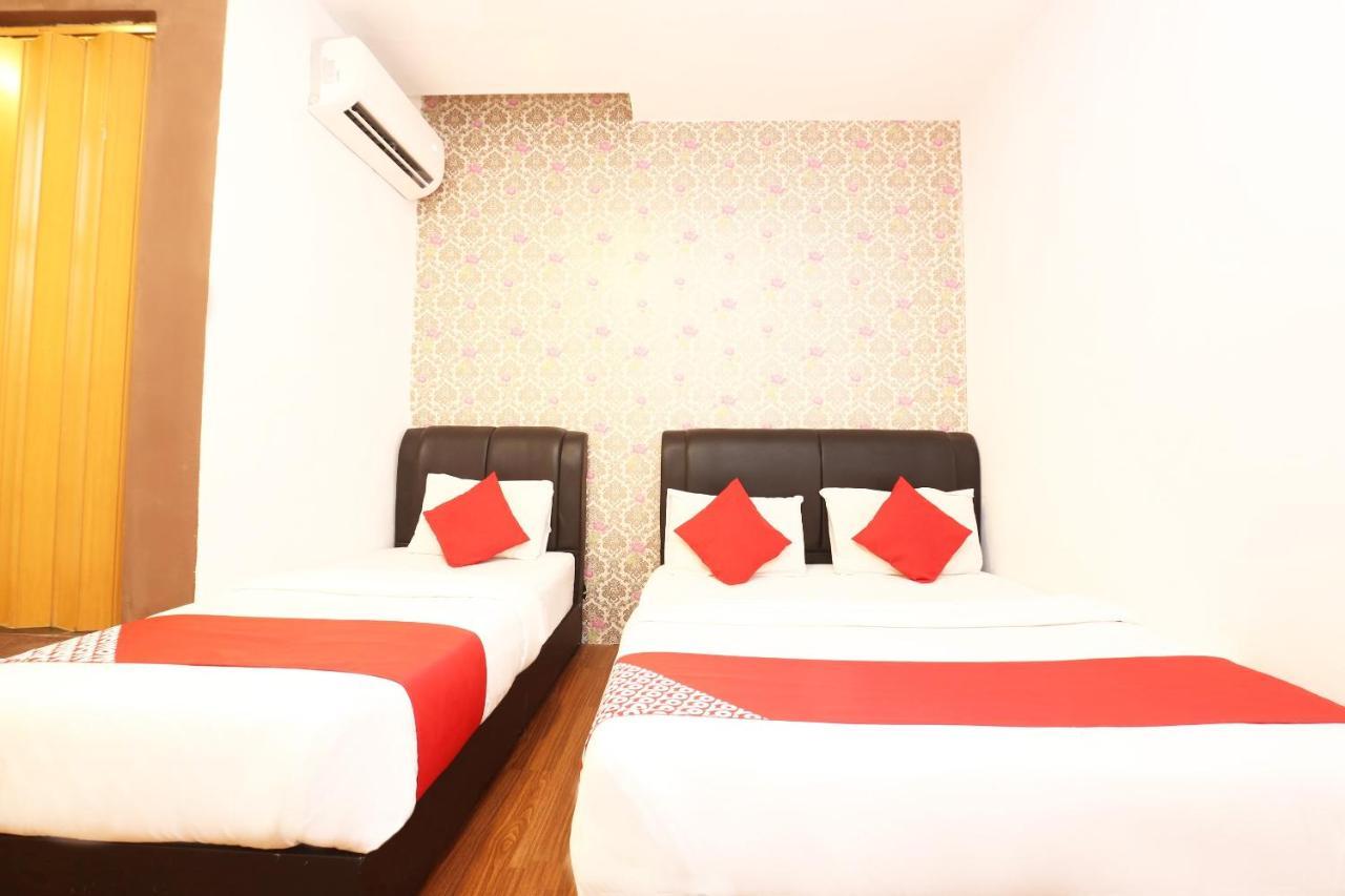 OYO 717 Mr J Hotel Wakaf Che Yeh 2 Buitenkant foto